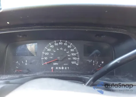 2000 Lincoln Town Car Signature из США, поврежденный, VIN 1LNHM82W3YY902724